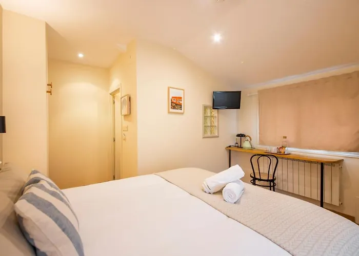 德诺斯蒂酒店 *